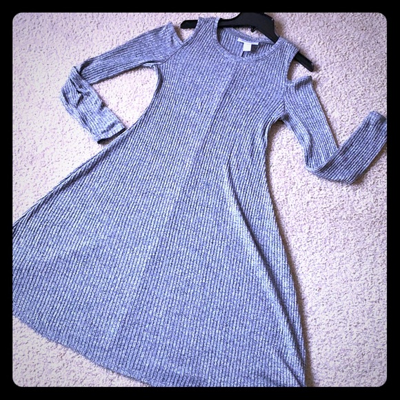 👼🏼 Grey maternity dress w/cold shoulder 👼🏼 - Picture 1 of 4